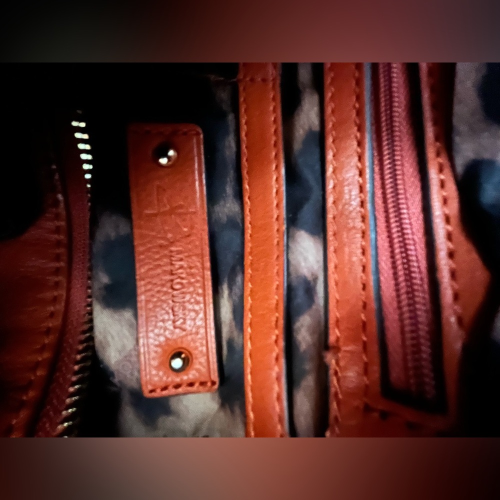 B Makowsky orange purse with two straps - Picture 4 of 10